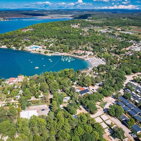 Easyatent Bungalow Tent Lanterna Červar-Porat Екстериор снимка