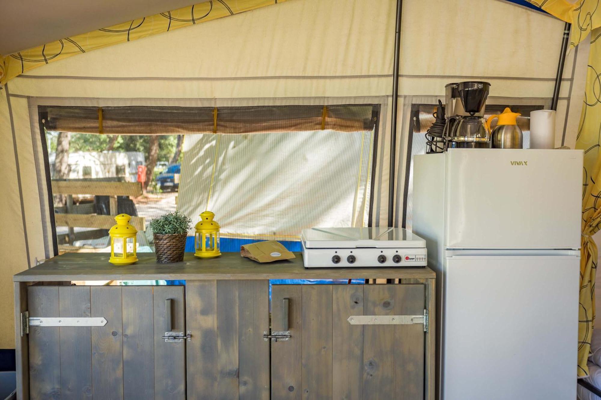 Easyatent Bungalow Tent Lanterna Červar-Porat Стая снимка