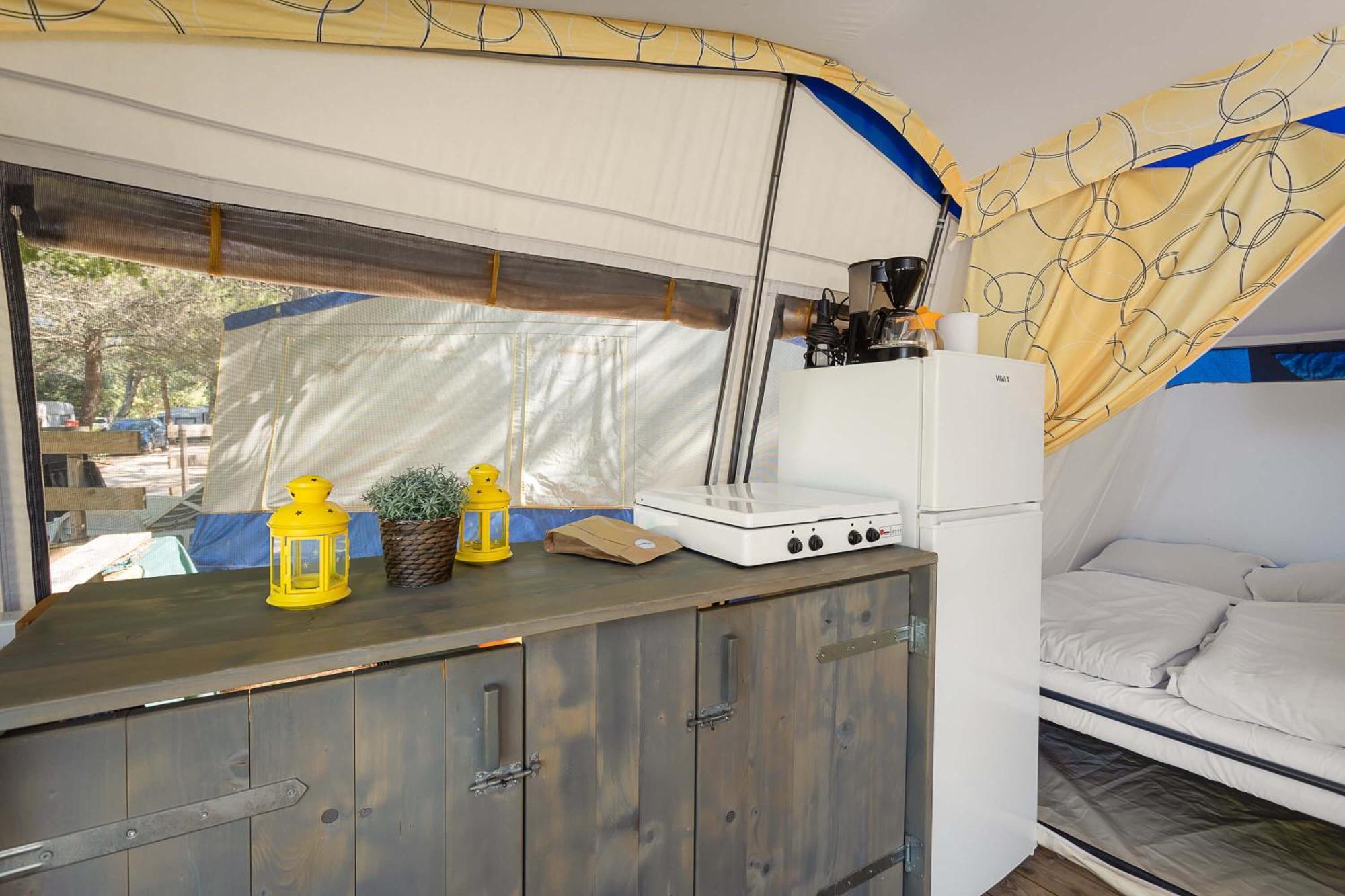 Easyatent Bungalow Tent Lanterna Červar-Porat Стая снимка