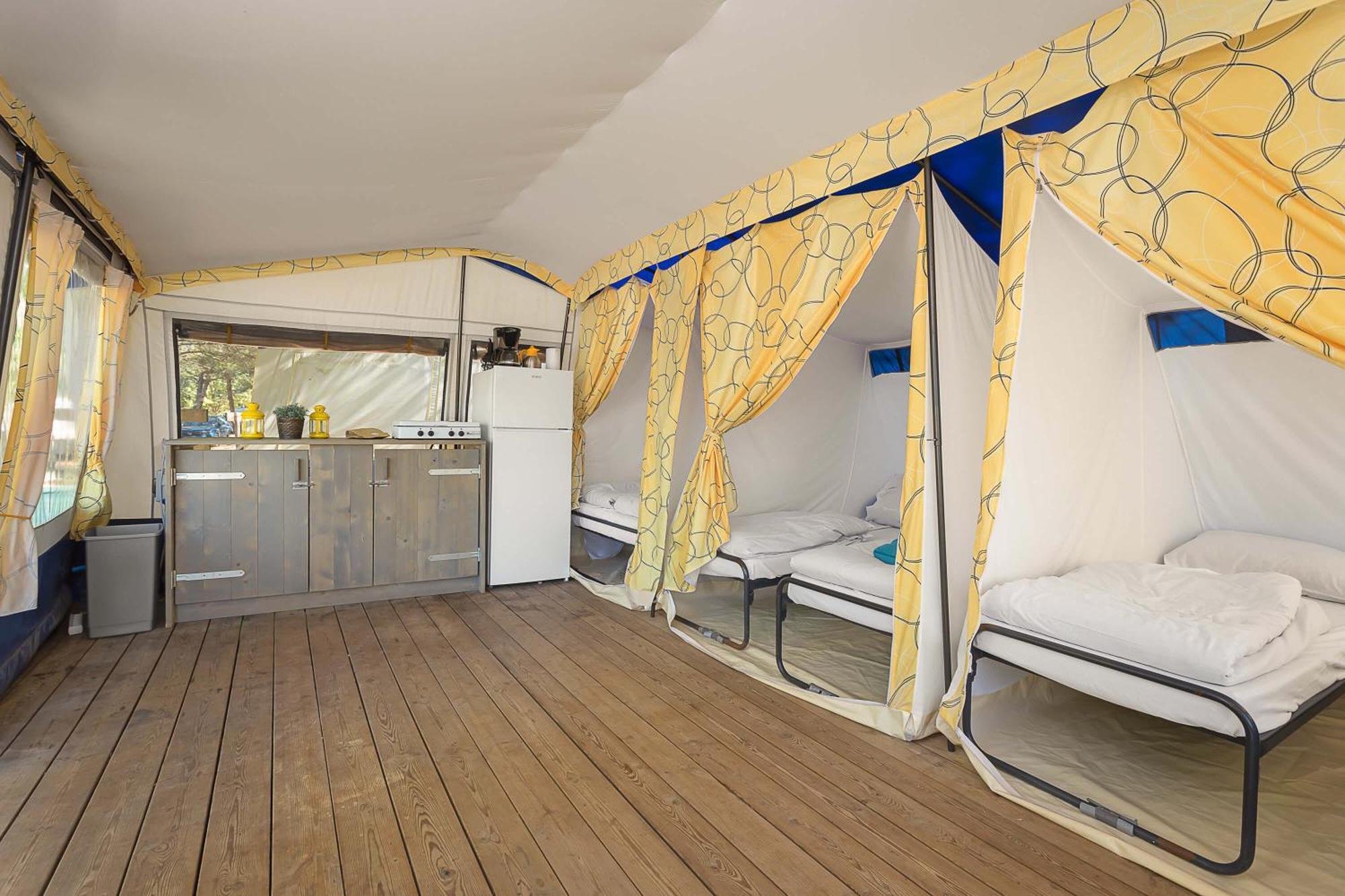 Easyatent Bungalow Tent Lanterna Červar-Porat Стая снимка