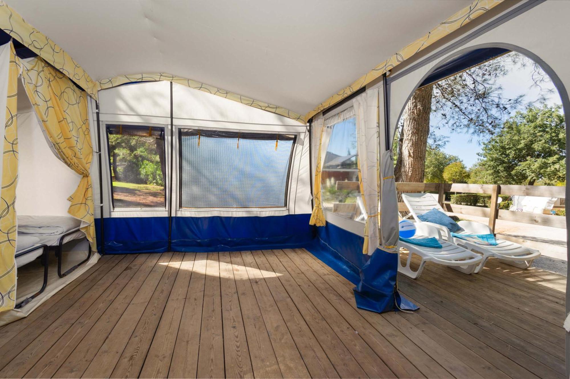 Easyatent Bungalow Tent Lanterna Červar-Porat Стая снимка
