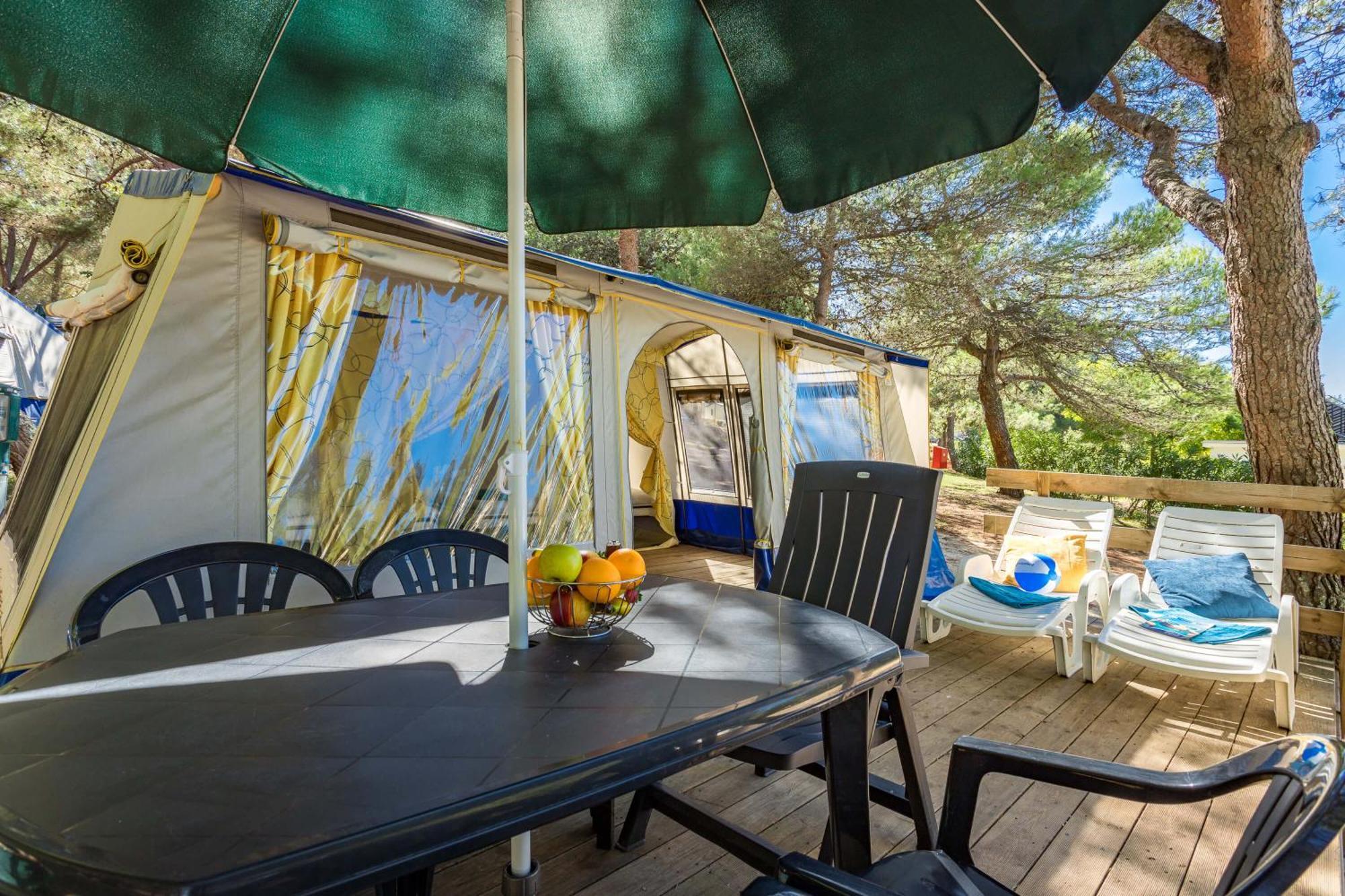 Easyatent Bungalow Tent Lanterna Červar-Porat Стая снимка