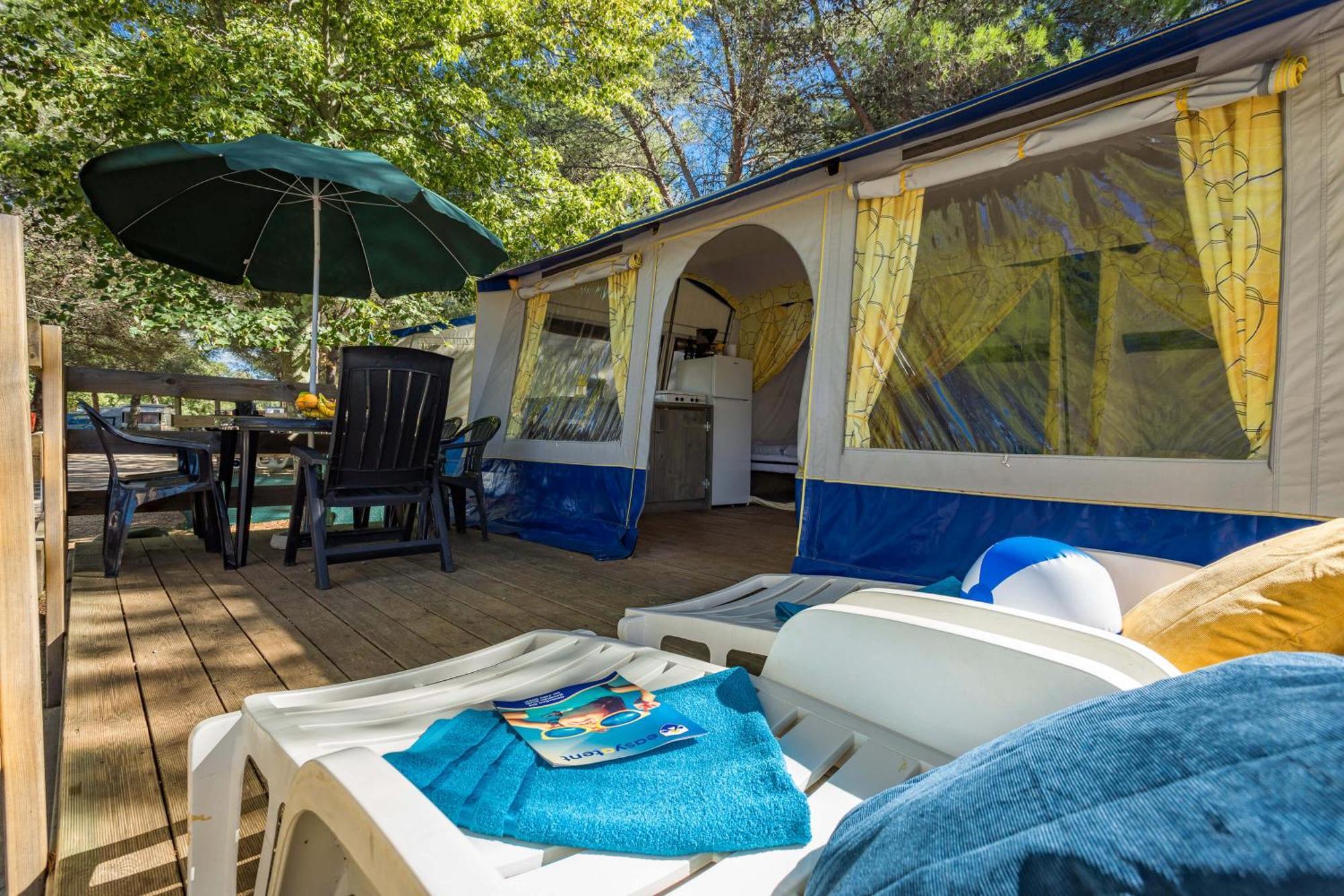 Easyatent Bungalow Tent Lanterna Červar-Porat Стая снимка
