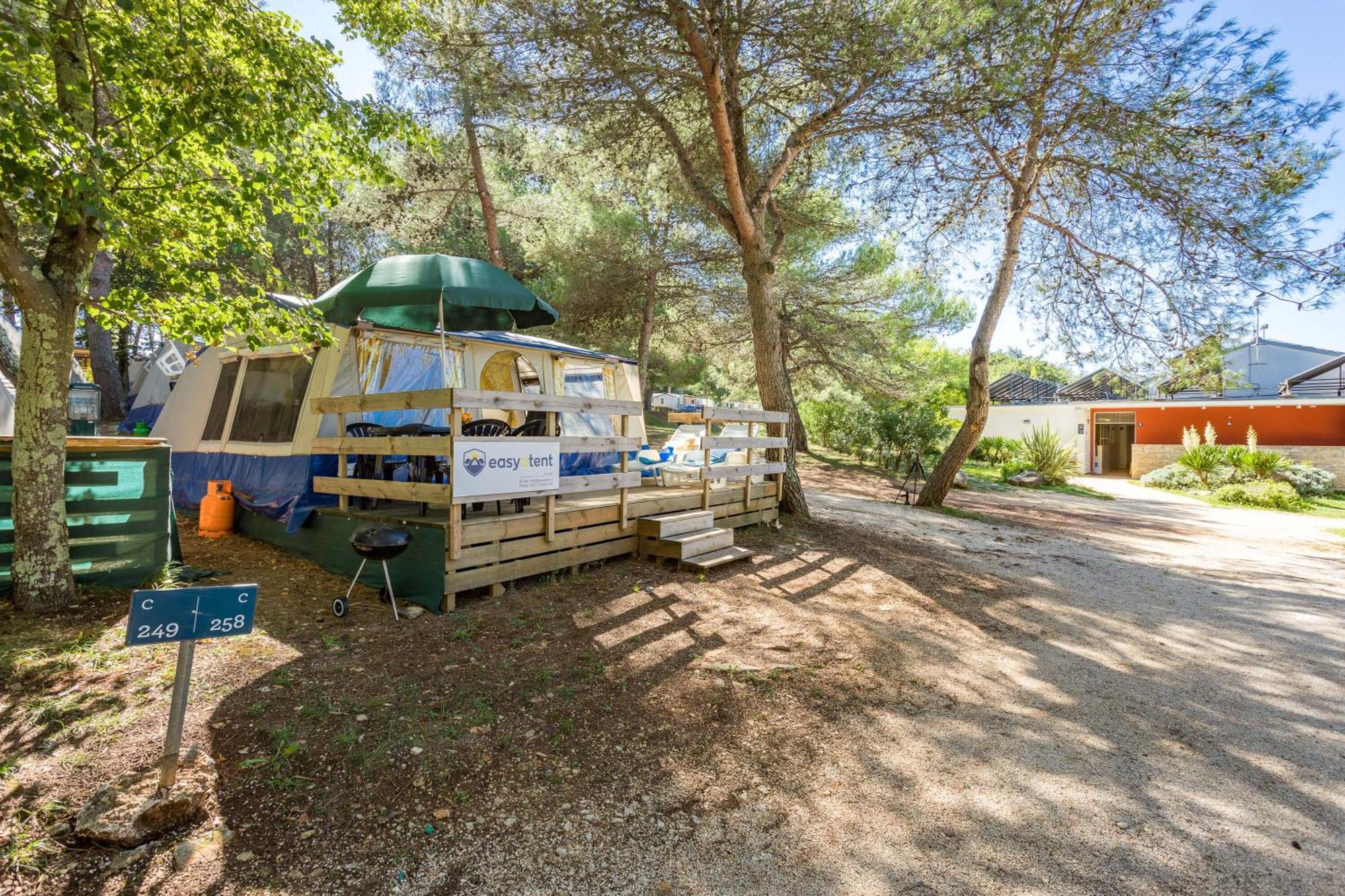 Easyatent Bungalow Tent Lanterna Červar-Porat Стая снимка