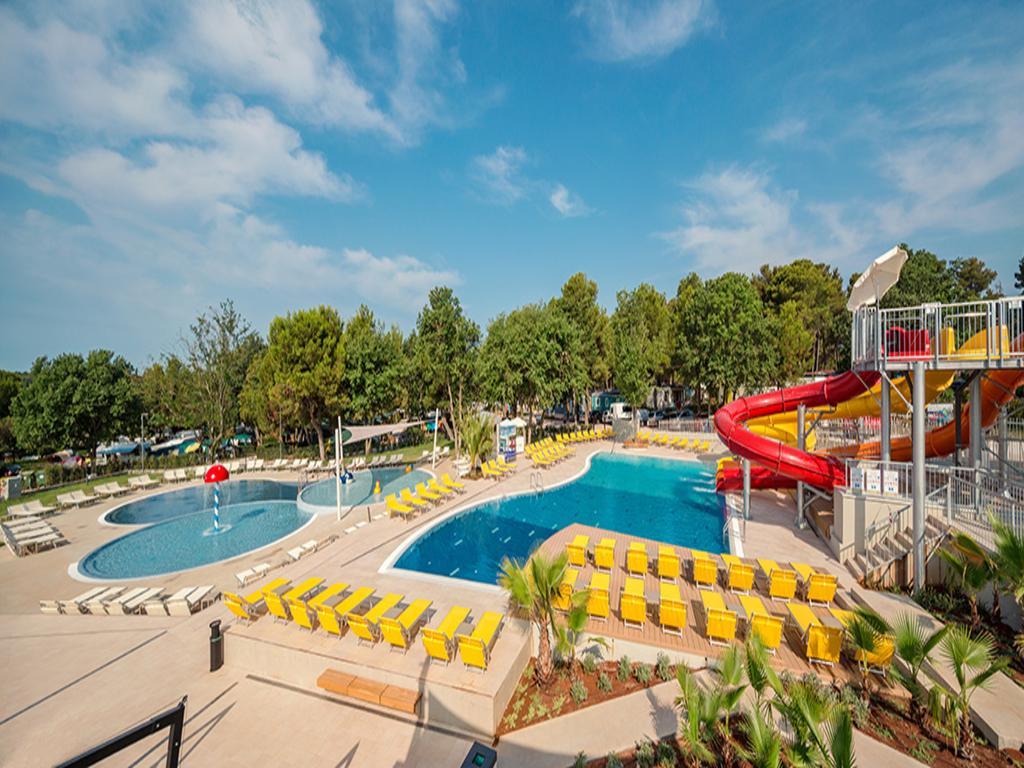 Easyatent Bungalow Tent Lanterna Červar-Porat Екстериор снимка
