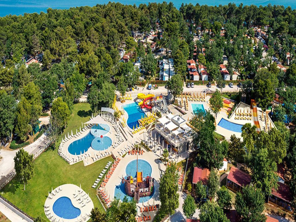 Easyatent Bungalow Tent Lanterna Červar-Porat Екстериор снимка